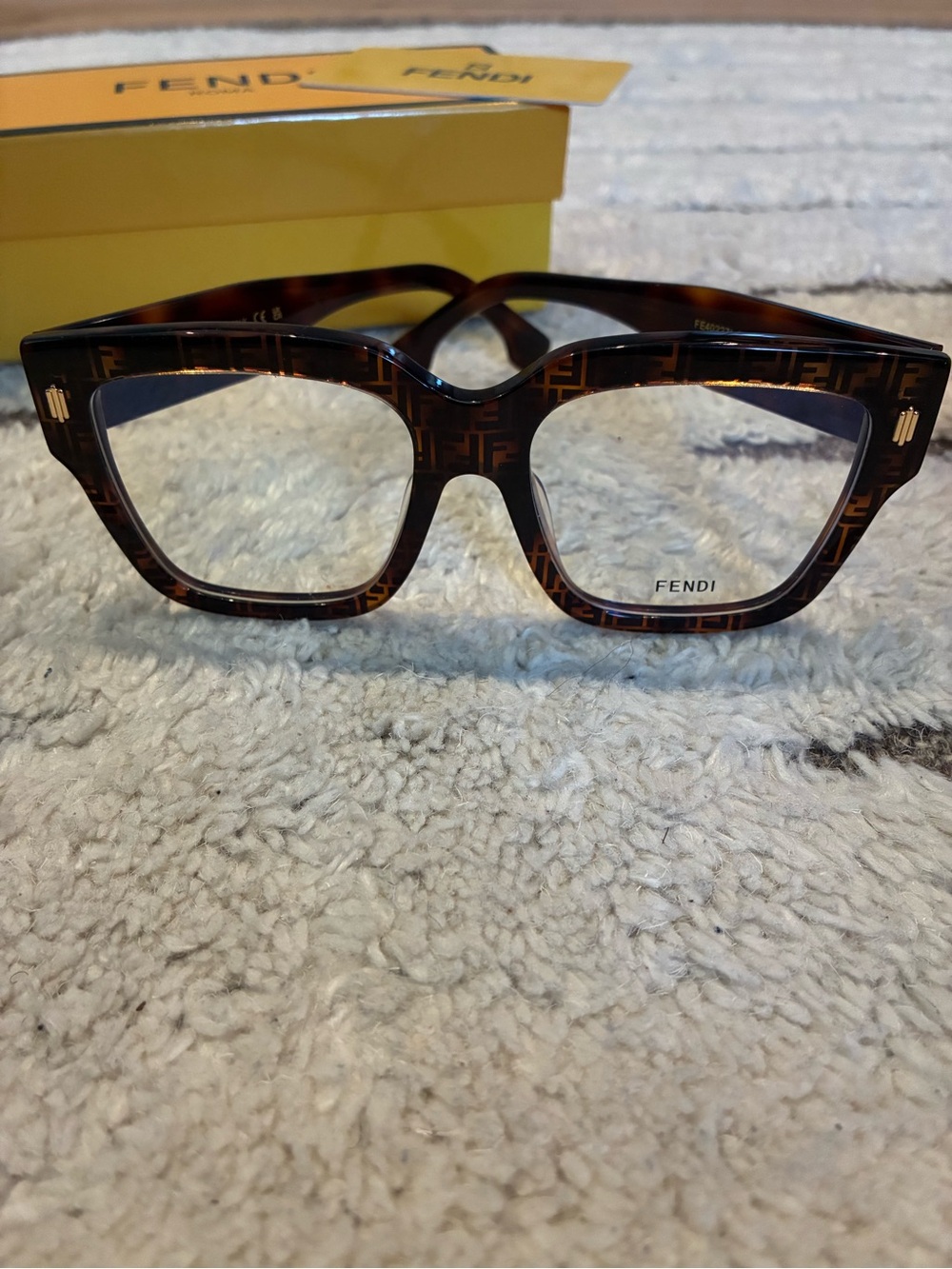 Fendi Tortoiseshell Square Sunglasses with Gradient Lenses - Picture 2 of 6